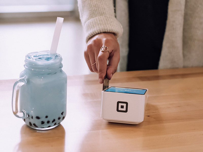 Person paying for a blue drink with a credit card